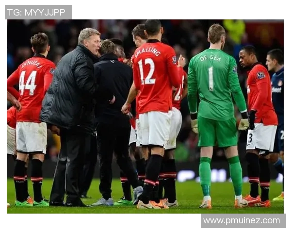 最强悍足球明星意外走光引发热议全场目光聚焦瞬间尴尬不已 最强悍足球明星意外走光引发热议全场目光聚焦瞬间尴尬不已