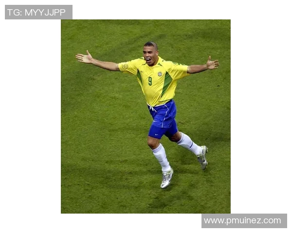 足球巨星C罗的精彩瞬间与艺术魅力完美结合的图画展示 足球巨星C罗的精彩瞬间与艺术魅力完美结合的图画展示