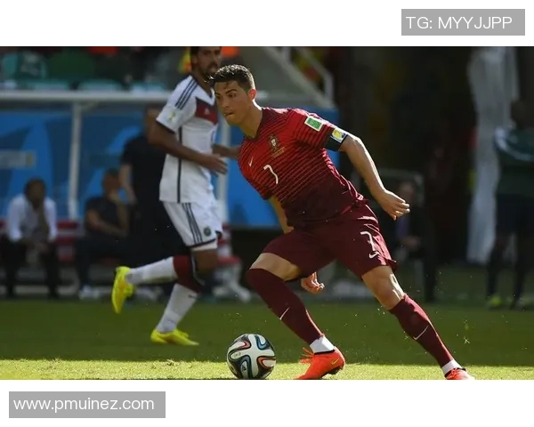 与足球明星亲密合影的完美模板图片分享让你的回忆更加精彩 与足球明星亲密合影的完美模板图片分享让你的回忆更加精彩